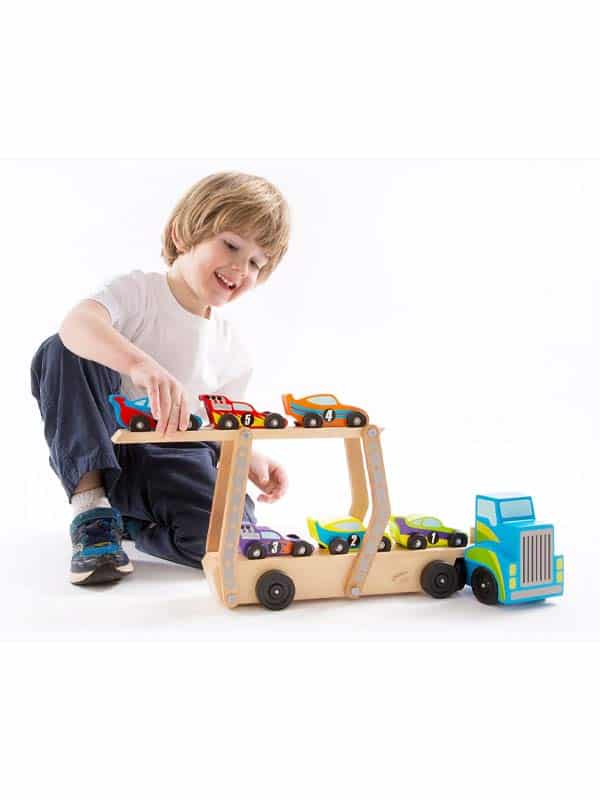 מוביל מכוניות ענק מעץ מליסה ודאג