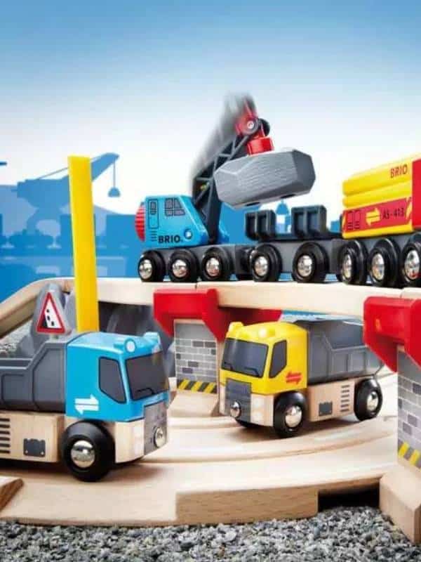סט מסלול רכבת נסיעות בכביש 33210 בריו