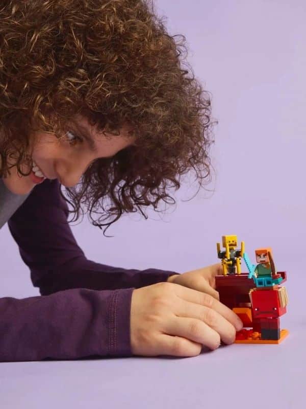 לגו מיינקראפט 21266 - קרב בנת'ר לבה